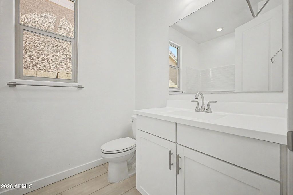 Image 21 of property listing at 8037 W GRANADA Road, Phoenix, AZ 85035