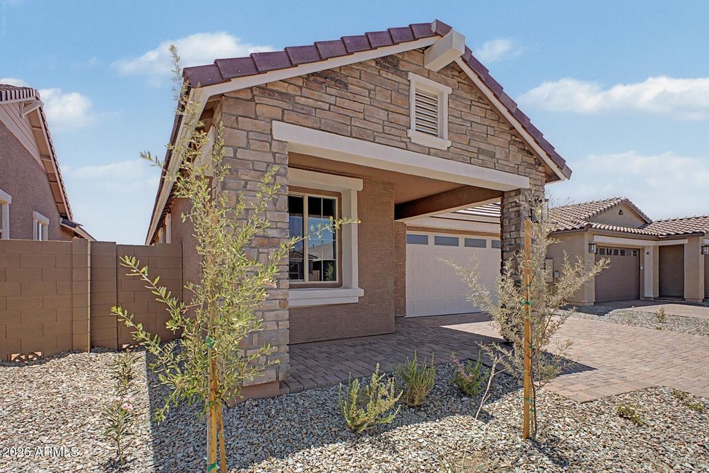 Image 35 of property listing at 8037 W GRANADA Road, Phoenix, AZ 85035