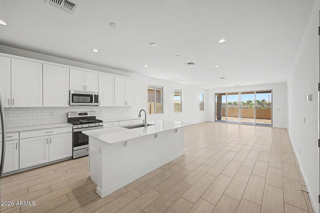 Image 5 of property listing at 8037 W GRANADA Road, Phoenix, AZ 85035
