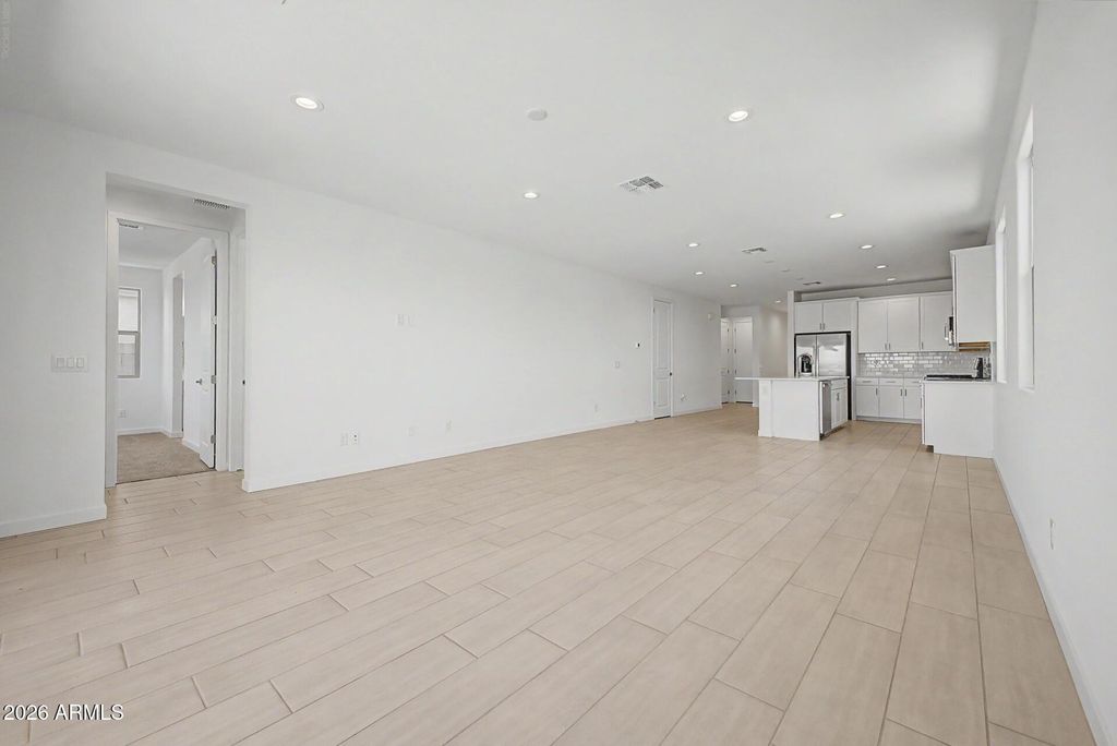 Image 7 of property listing at 8037 W GRANADA Road, Phoenix, AZ 85035