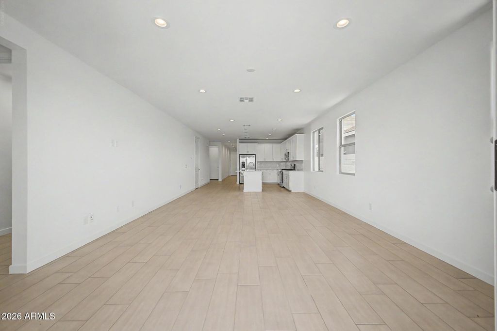 Image 8 of property listing at 8037 W GRANADA Road, Phoenix, AZ 85035