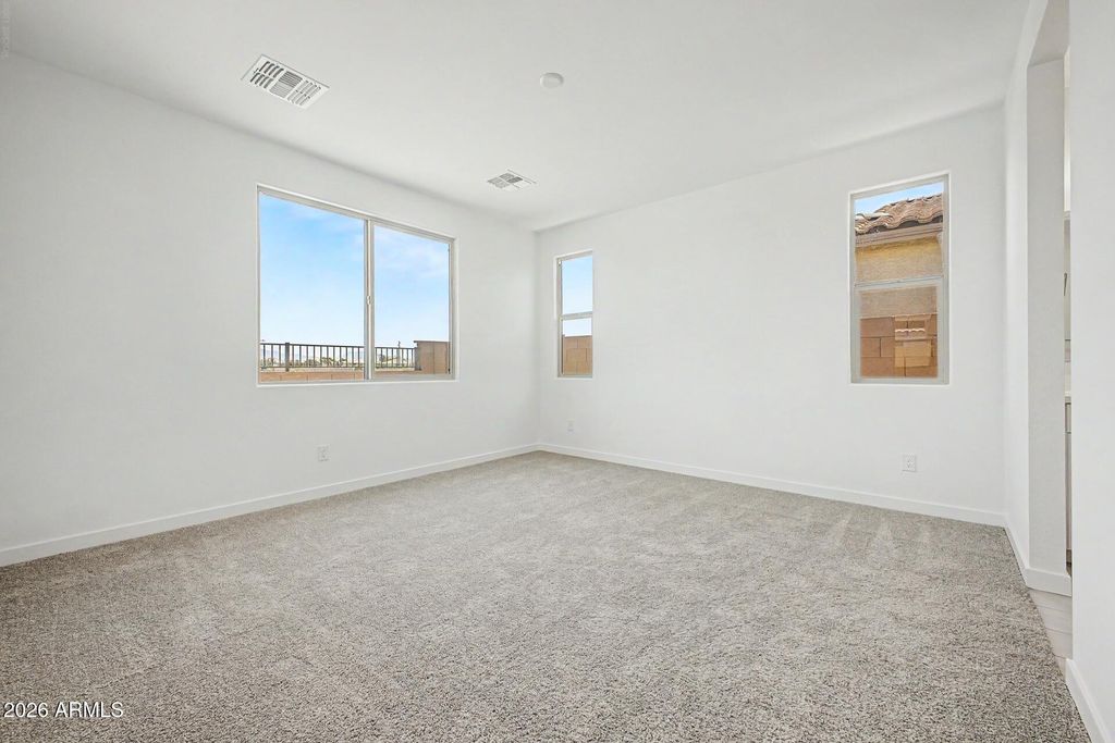 Image 9 of property listing at 8037 W GRANADA Road, Phoenix, AZ 85035