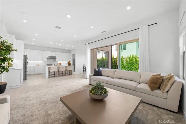 106 Glydon, Irvine, CA 92618