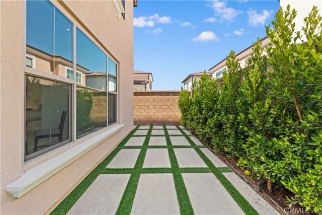 106 Glydon, Irvine, CA 92618