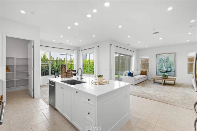 106 Glydon, Irvine, CA 92618