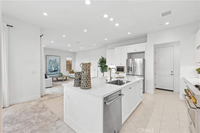 106 Glydon, Irvine, CA 92618