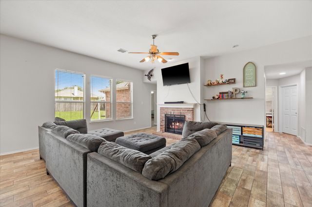 308 Creekwood Trail, Forney, TX 75126