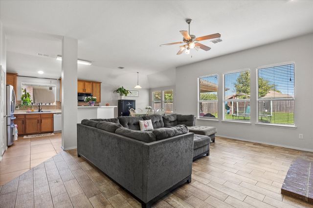 308 Creekwood Trail, Forney, TX 75126