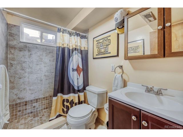 8227 Vanguard Dr, Denver, CO 80221