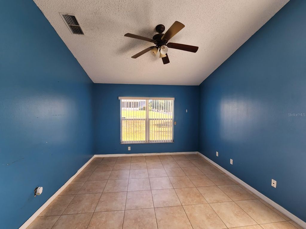 Image 15 of property listing at 8001 STIRRUPWOOD COURT, Orlando, FL 32818