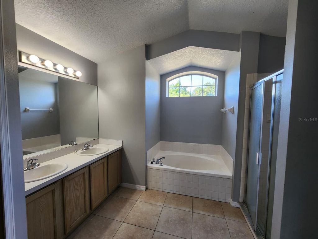 Image 17 of property listing at 8001 STIRRUPWOOD COURT, Orlando, FL 32818