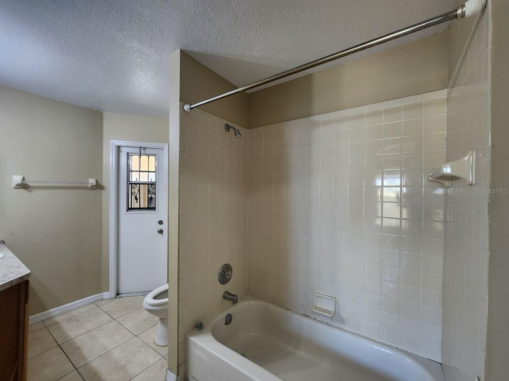 Image 21 of property listing at 8001 STIRRUPWOOD COURT, Orlando, FL 32818