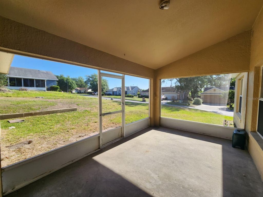 Image 25 of property listing at 8001 STIRRUPWOOD COURT, Orlando, FL 32818