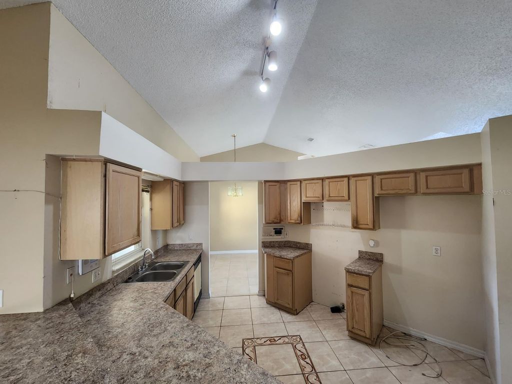 Image 5 of property listing at 8001 STIRRUPWOOD COURT, Orlando, FL 32818