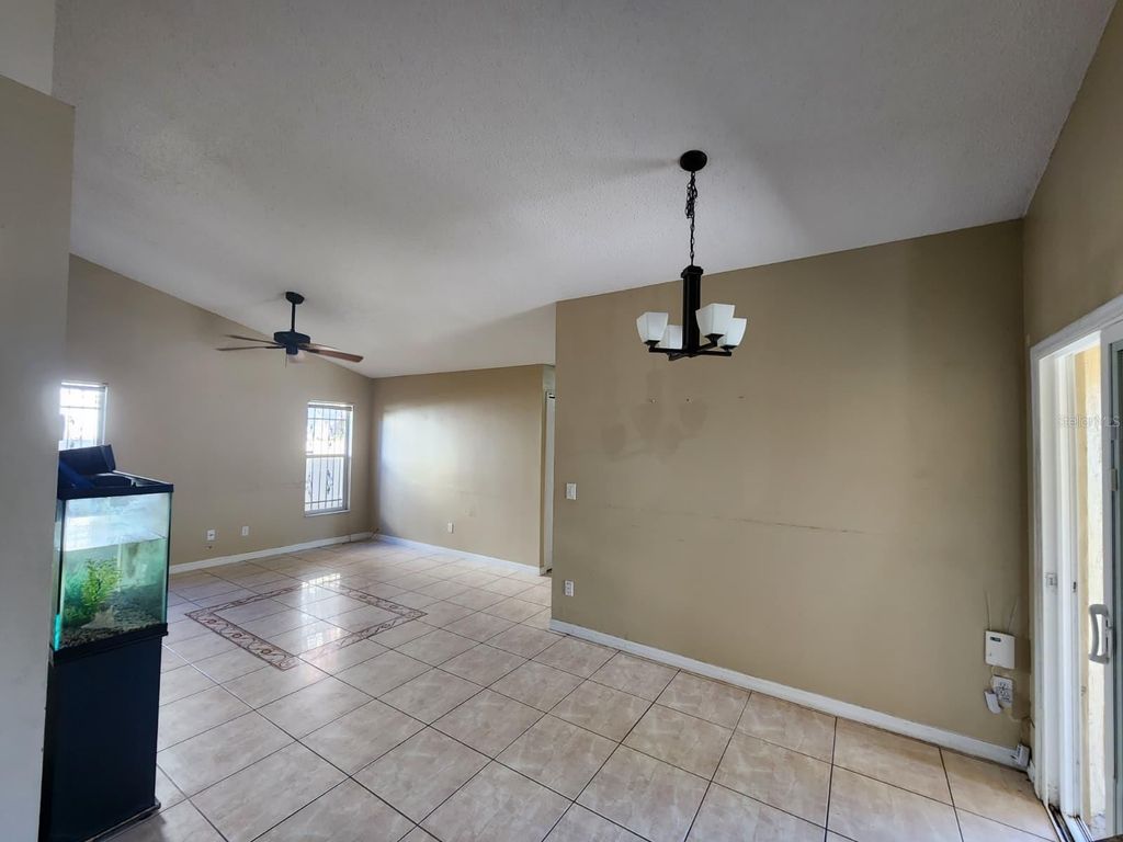 Image 9 of property listing at 8001 STIRRUPWOOD COURT, Orlando, FL 32818