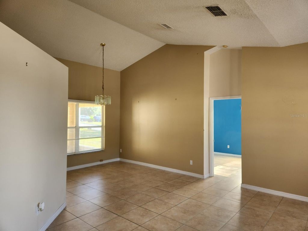 Image 10 of property listing at 8001 STIRRUPWOOD COURT, Orlando, FL 32818