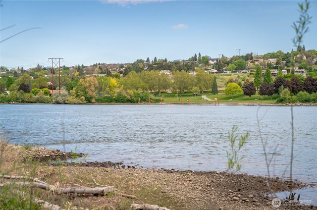 2120 Malaga Alcoa Highway, Wenatchee, WA 98828