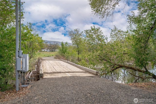 2120 Malaga Alcoa Highway, Wenatchee, WA 98828