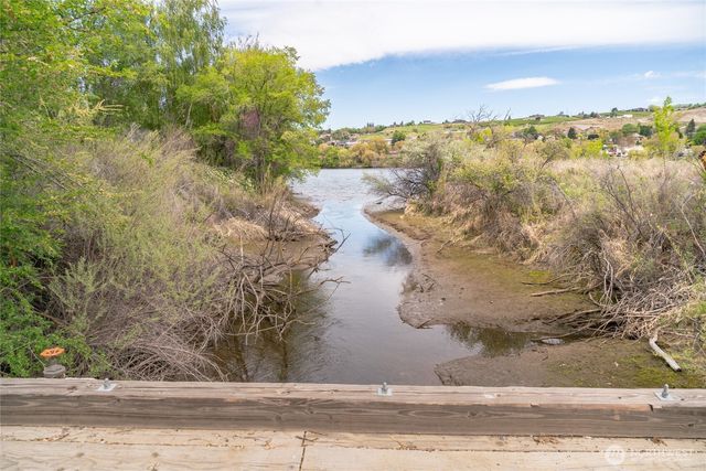 2120 Malaga Alcoa Highway, Wenatchee, WA 98828