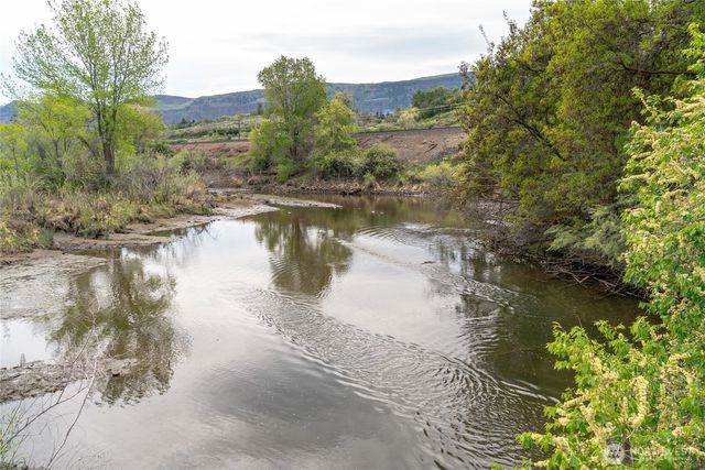 2120 Malaga Alcoa Highway, Wenatchee, WA 98828