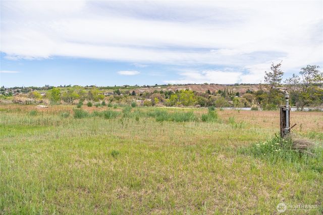 2120 Malaga Alcoa Highway, Wenatchee, WA 98828