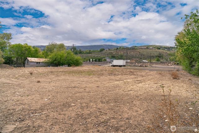 2120 Malaga Alcoa Highway, Wenatchee, WA 98828