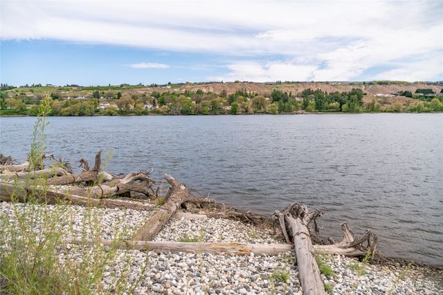 2120 Malaga Alcoa Highway, Wenatchee, WA 98828