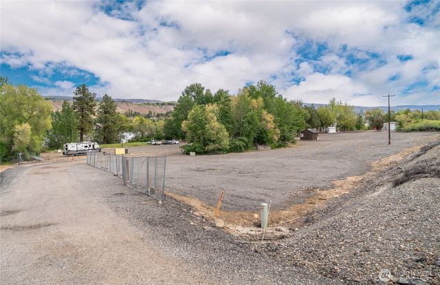 2120 Malaga Alcoa Highway, Wenatchee, WA 98828