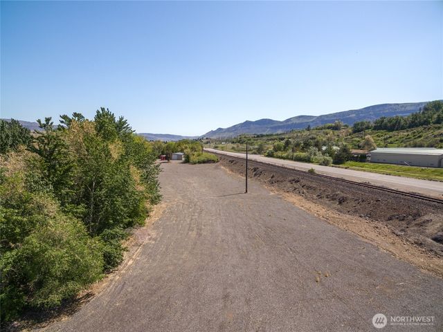 2120 Malaga Alcoa Highway, Wenatchee, WA 98828