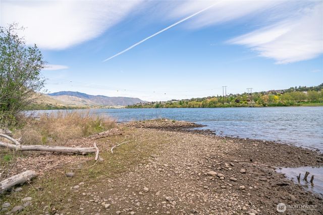 2120 Malaga Alcoa Highway, Wenatchee, WA 98828