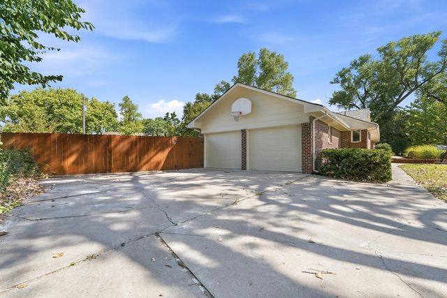 555 S Springlake Lane, Wichita, KS 67230