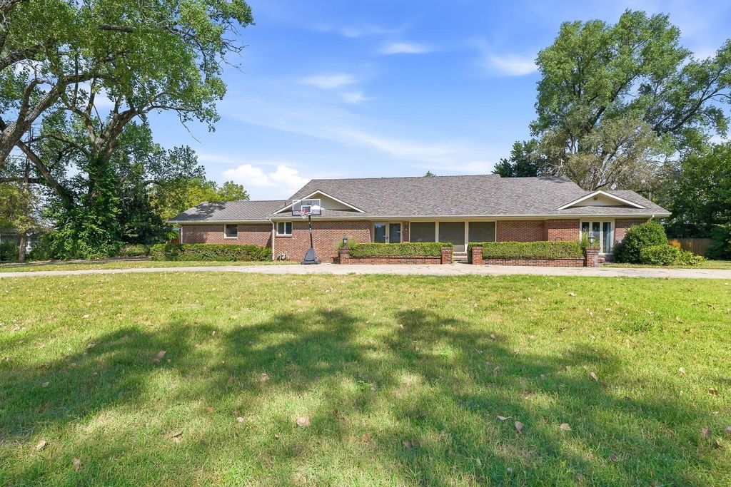 555 S Springlake Lane, Wichita, KS 67230