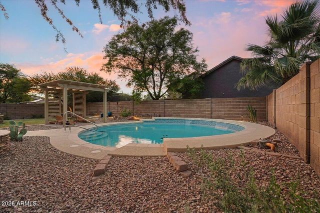 14338 W LAUREL Lane, Surprise, AZ 85379