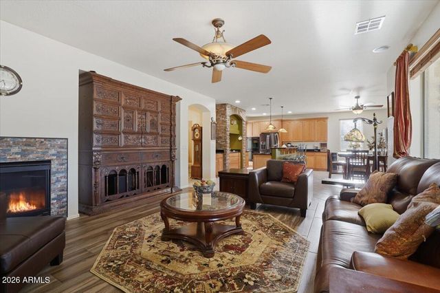 14338 W LAUREL Lane, Surprise, AZ 85379