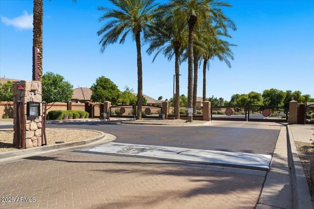 14338 W LAUREL Lane, Surprise, AZ 85379