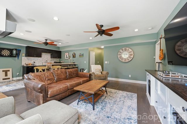 5041 El Molino Drive, Charlotte, NC 28214