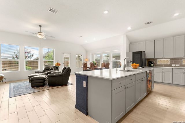 8935 RANCHER PL, Seguin, TX 78155