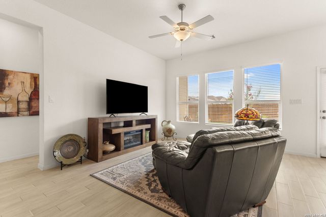 8935 RANCHER PL, Seguin, TX 78155