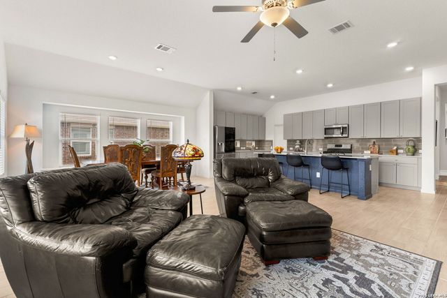 8935 RANCHER PL, Seguin, TX 78155
