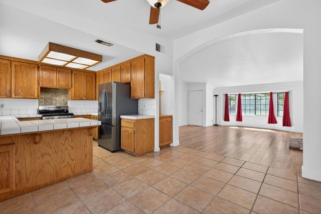 6505 Beamer Way, Rio Linda, CA 95673