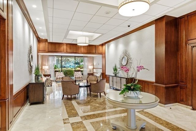 9 Hawthorne Place 10P, Boston, MA 02114