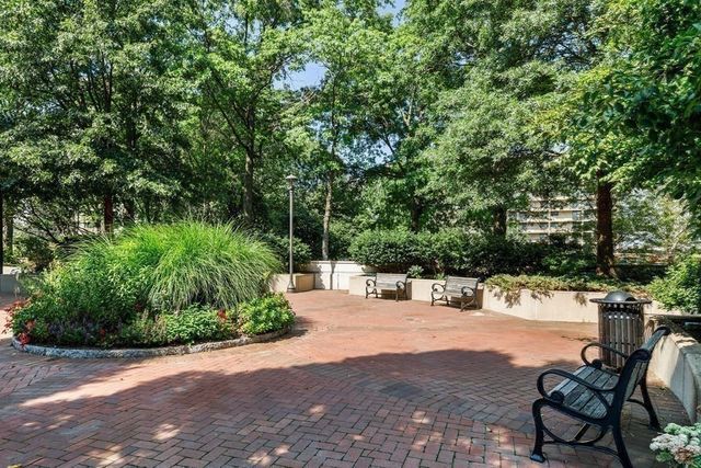 9 Hawthorne Place 10P, Boston, MA 02114