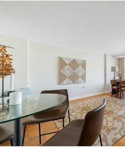 9 Hawthorne Place 10P, Boston, MA 02114