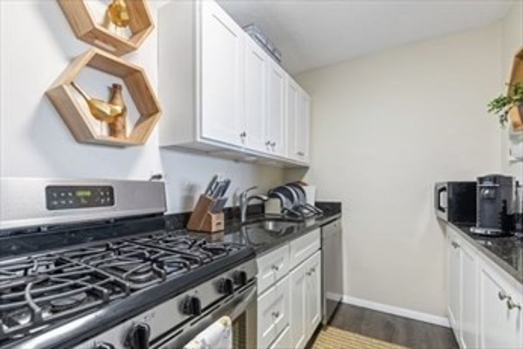 9 Hawthorne Place 10P, Boston, MA 02114