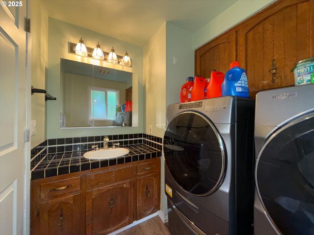 2259 Ne MORLAN Ave, Gresham, OR 97030