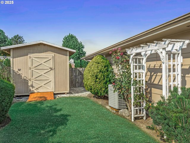 2259 Ne MORLAN Ave, Gresham, OR 97030