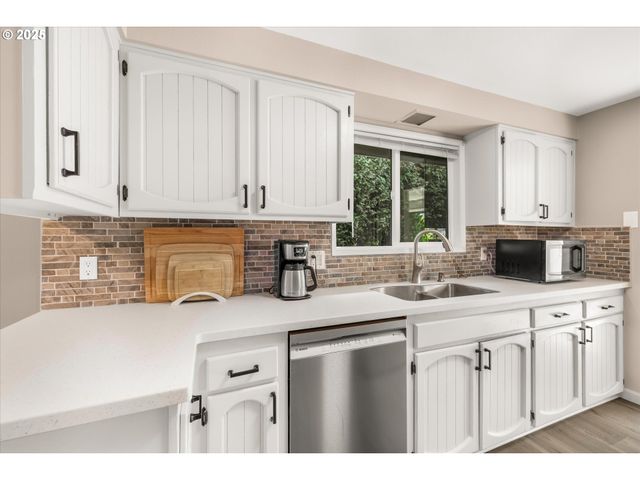 2259 Ne MORLAN Ave, Gresham, OR 97030