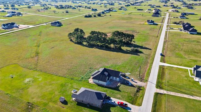 577 Longhorn Trail, Angleton, TX 77515