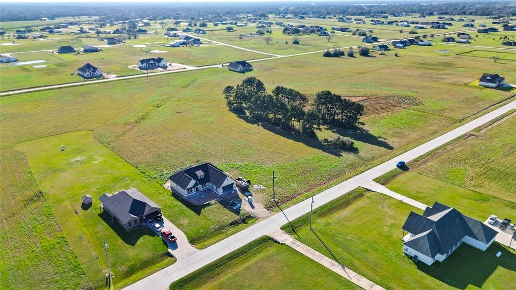 577 Longhorn Trail, Angleton, TX 77515