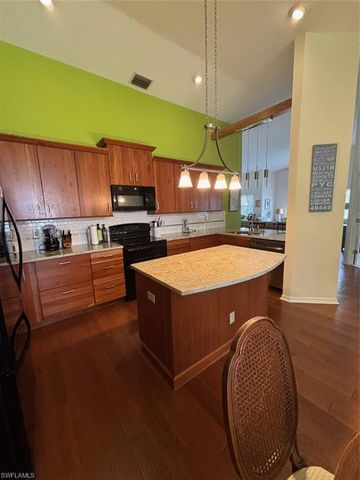 2136 Tama CIR # 202, Naples, FL 34112